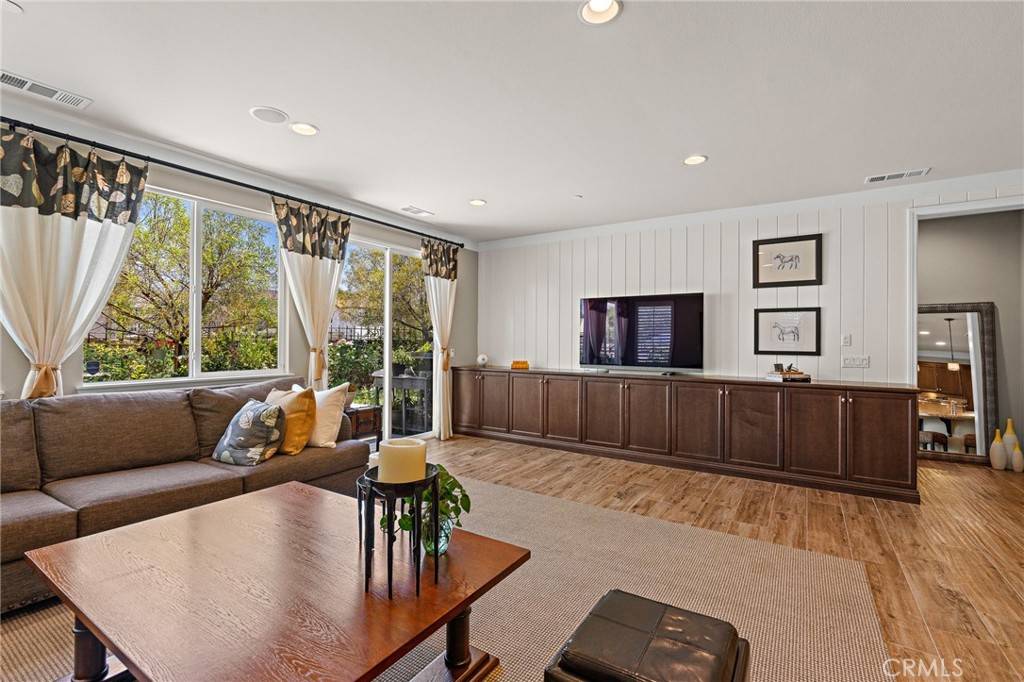 Saugus, CA 91350,28278 Nield CT