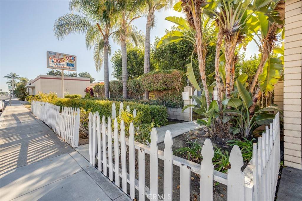 Fullerton, CA 92833,1318 W Commonwealth