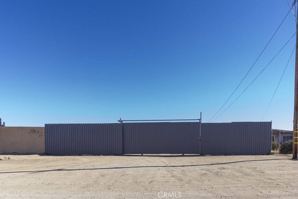 Lancaster, CA 93535,42052 3rd ST E