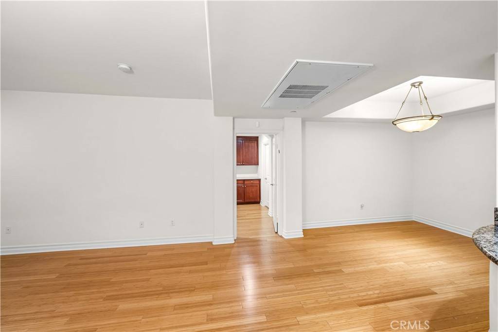 Sherman Oaks, CA 91411,15206 Burbank BLVD #104