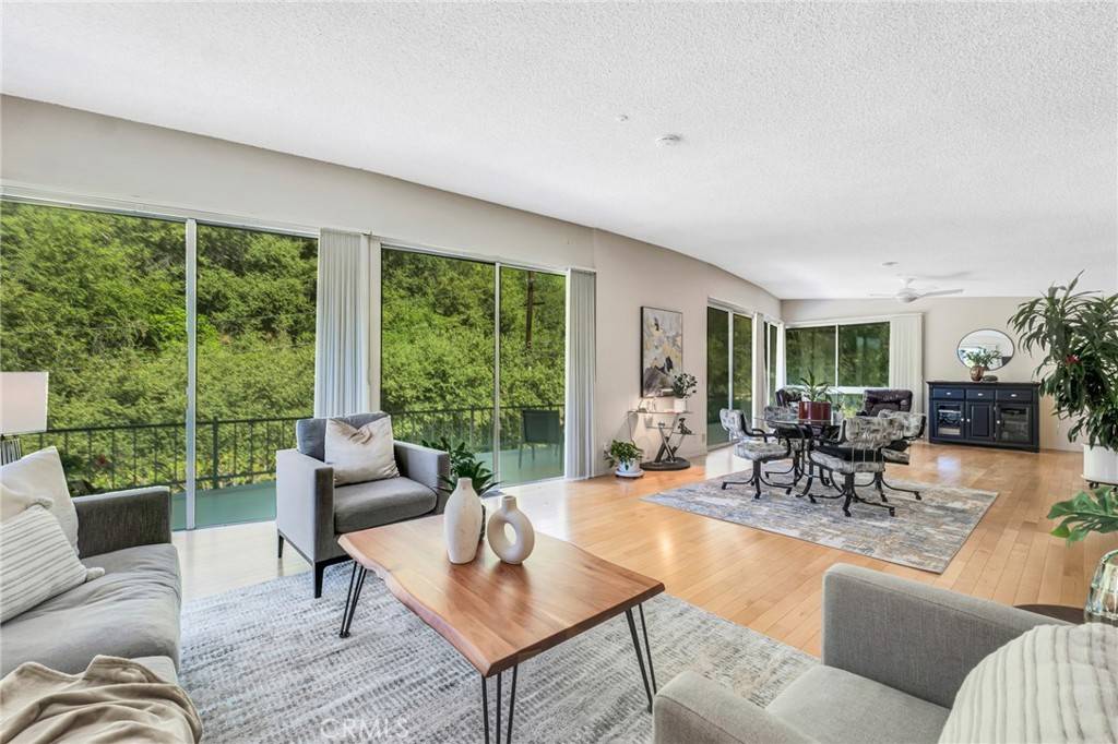 Burbank, CA 91501,1220 Country Club DR