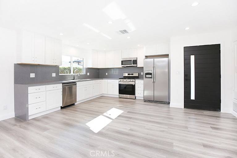 Northridge, CA 91324,8540 Calvin AVE