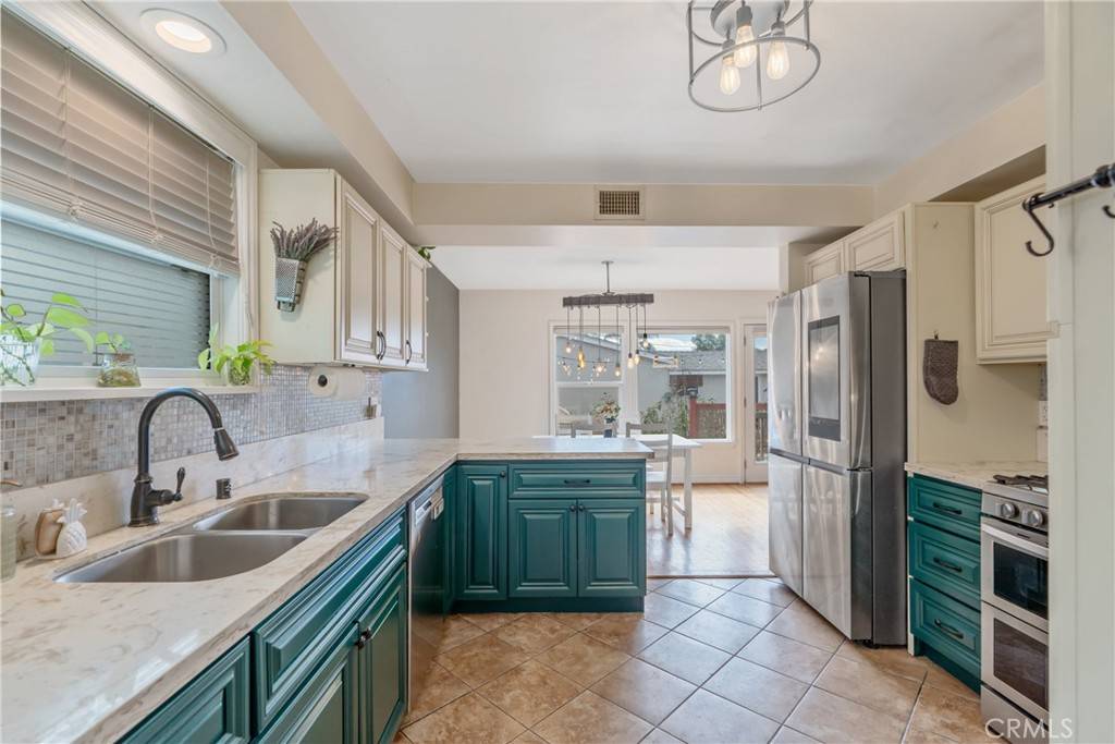 Van Nuys, CA 91405,14844 Lull ST