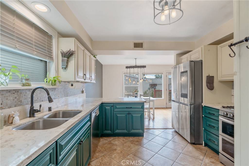 Van Nuys, CA 91405,14844 Lull ST