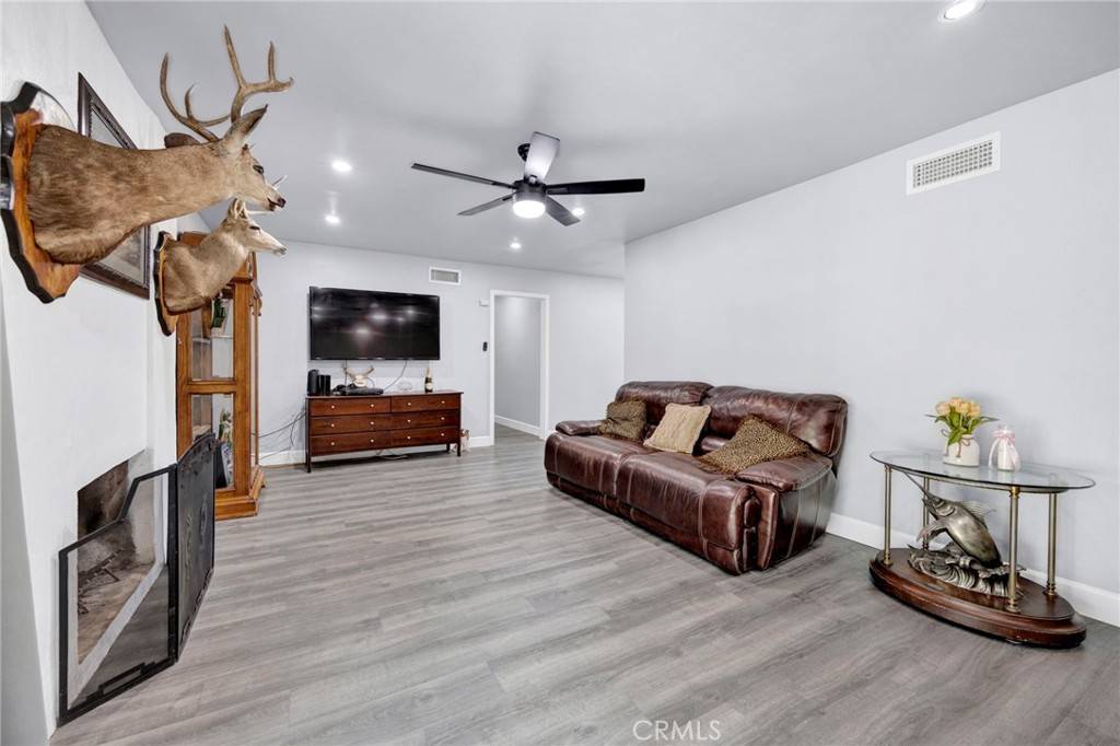 Sylmar, CA 91342,11524 Brussels AVE