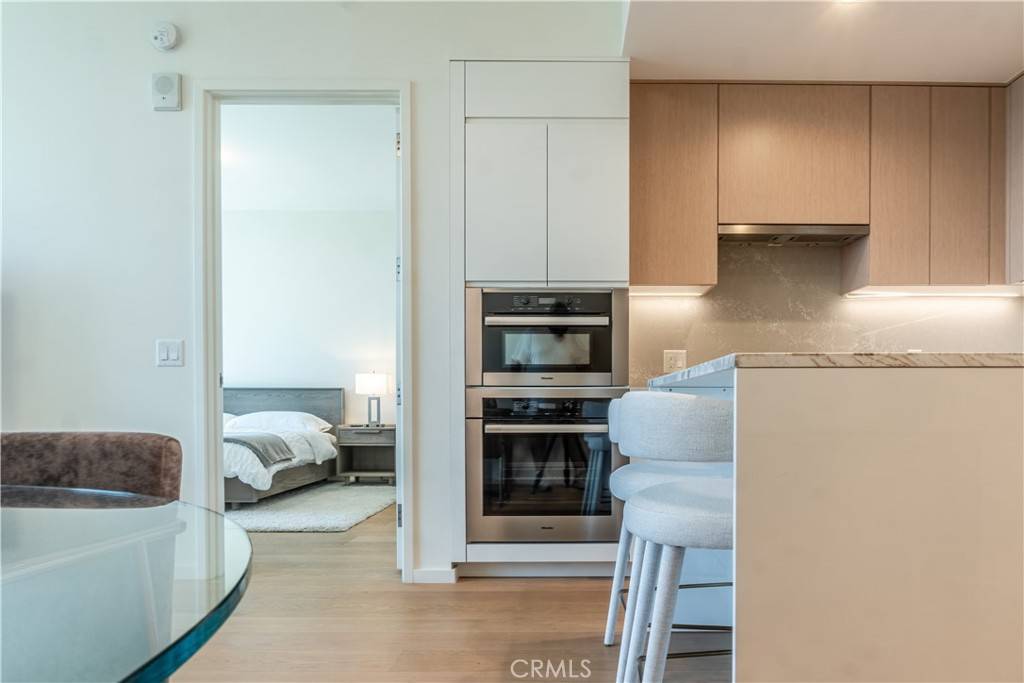 Los Angeles, CA 90017,877 Francisco ST #1512