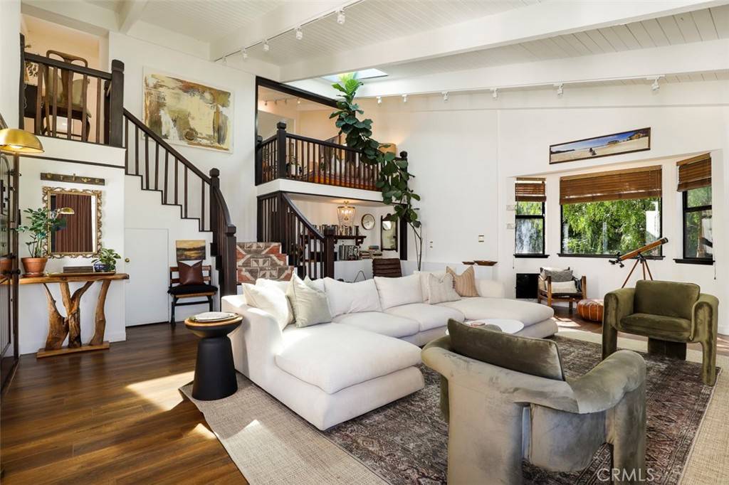 Woodland Hills, CA 91364,22220 Costanso ST