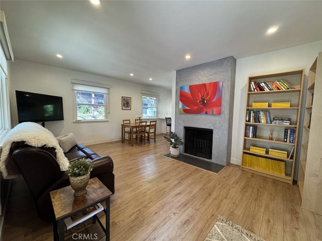 La Canada Flintridge, CA 91011,1622 Foothill BLVD