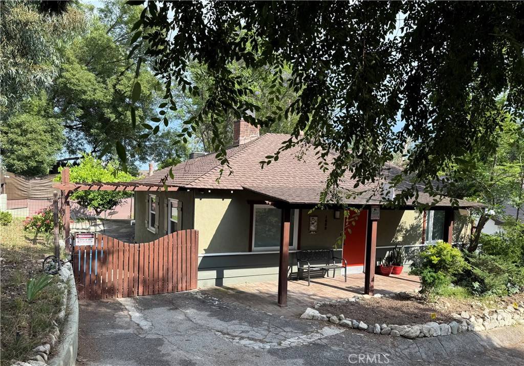 La Canada Flintridge, CA 91011,1622 Foothill BLVD