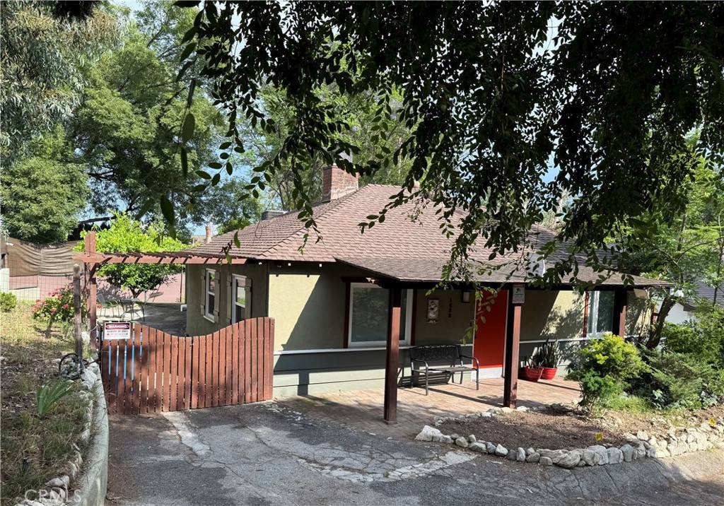 La Canada Flintridge, CA 91011,1622 Foothill BLVD