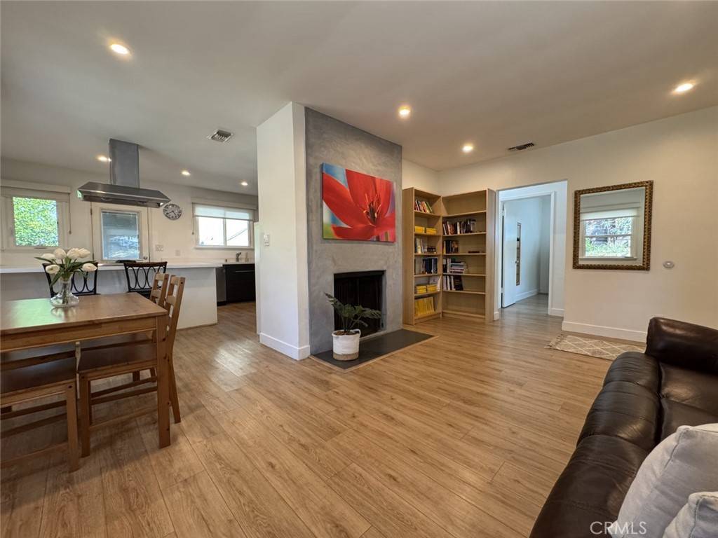 La Canada Flintridge, CA 91011,1622 Foothill BLVD