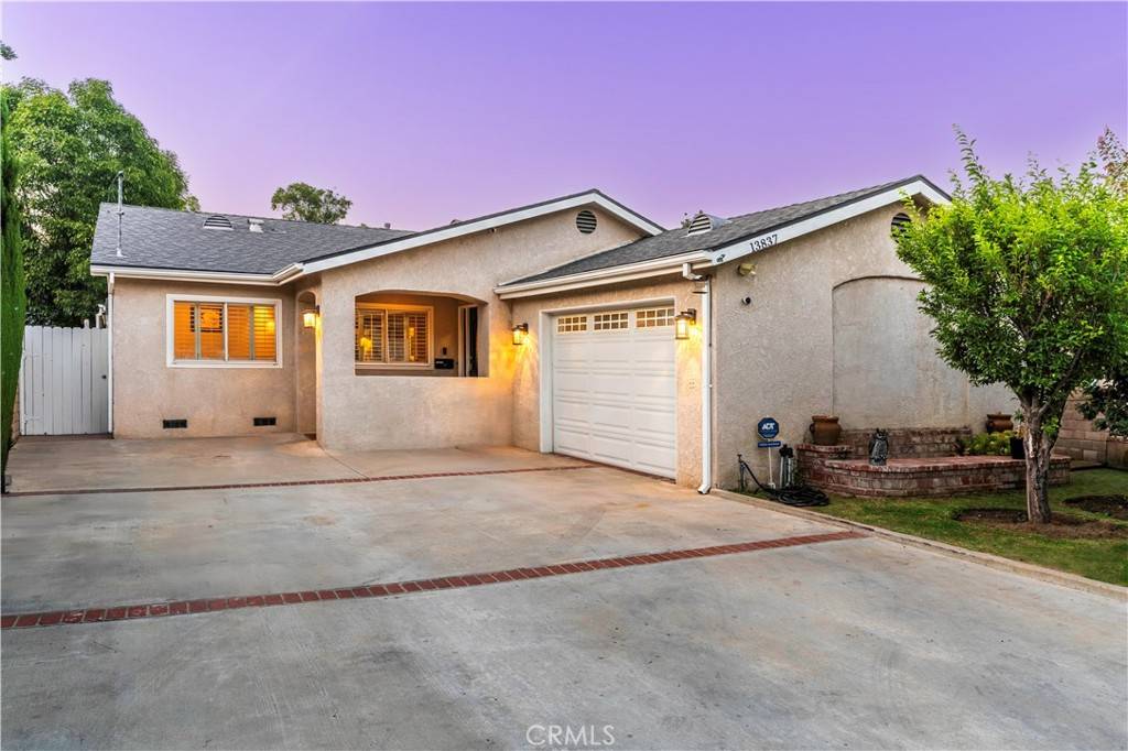 Valley Glen, CA 91401,13837 Sylvan ST