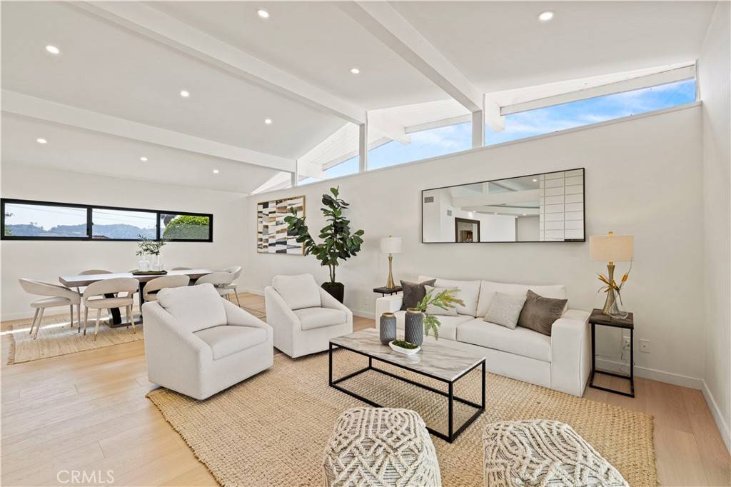 Glendale, CA 91208,2414 Las Positas RD