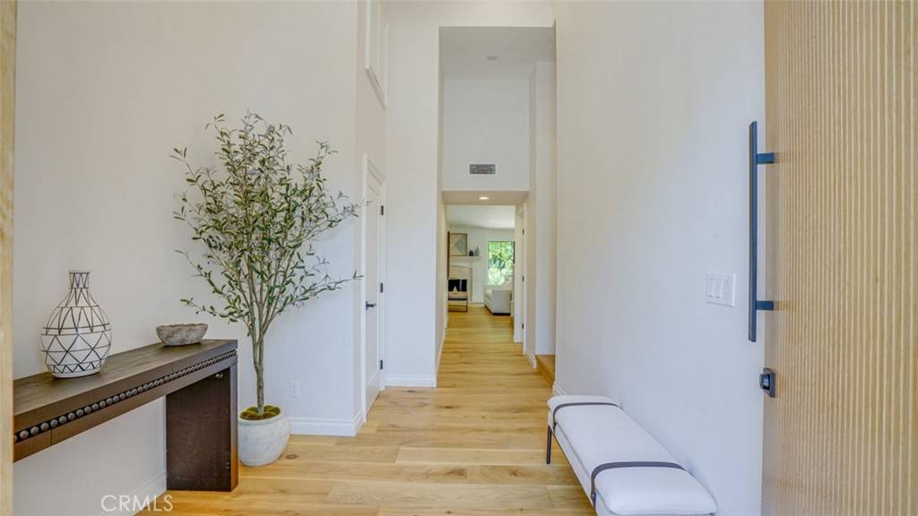 Woodland Hills, CA 91364,22914 Gershwin DR