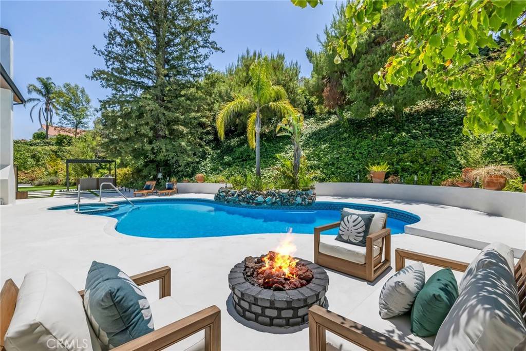 Tarzana, CA 91356,20101 Greenbriar DR