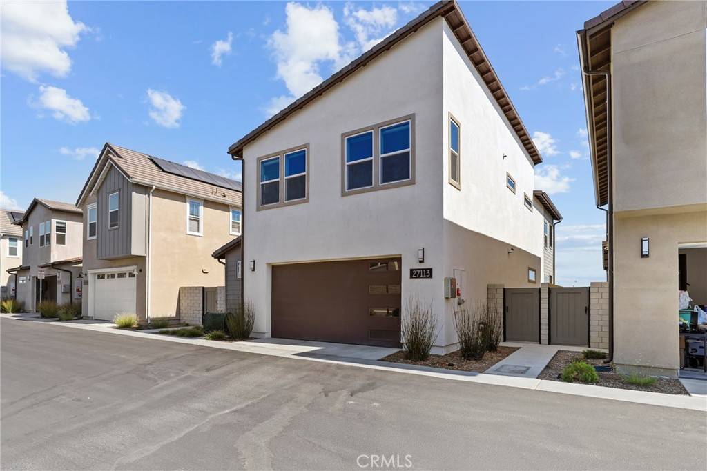 Valencia, CA 91381,27113 Tamarack LN