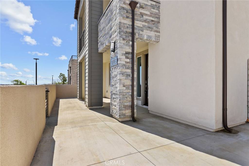 Valencia, CA 91381,27113 Tamarack LN