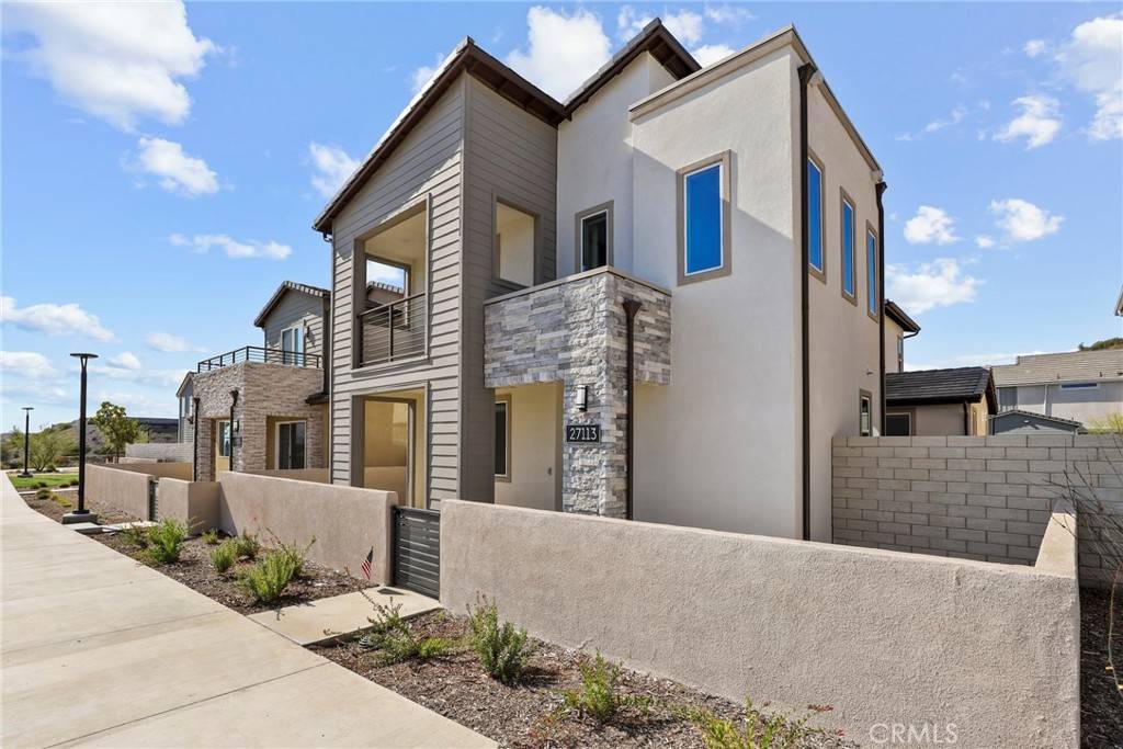 Valencia, CA 91381,27113 Tamarack LN