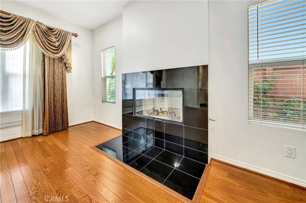 Granada Hills, CA 91344,15814 San Fernando Mission BLVD