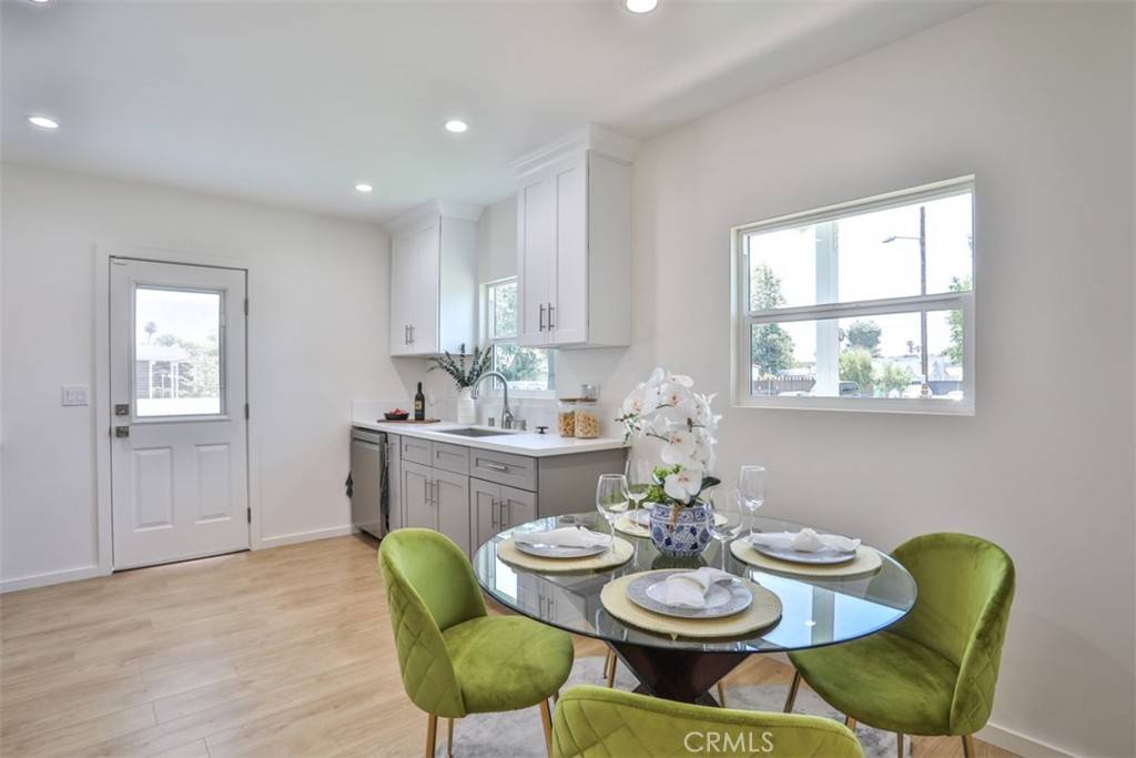 North Hollywood, CA 91601,11105 Emelita ST
