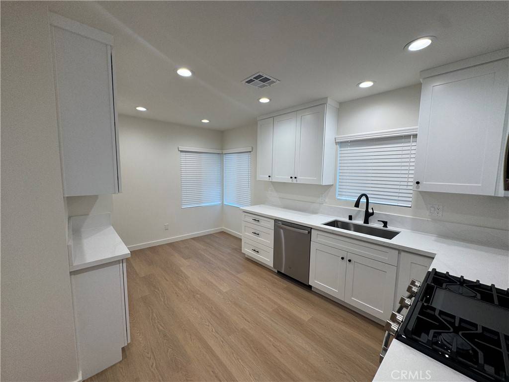 San Fernando, CA 91345,15234 Kingsbury ST