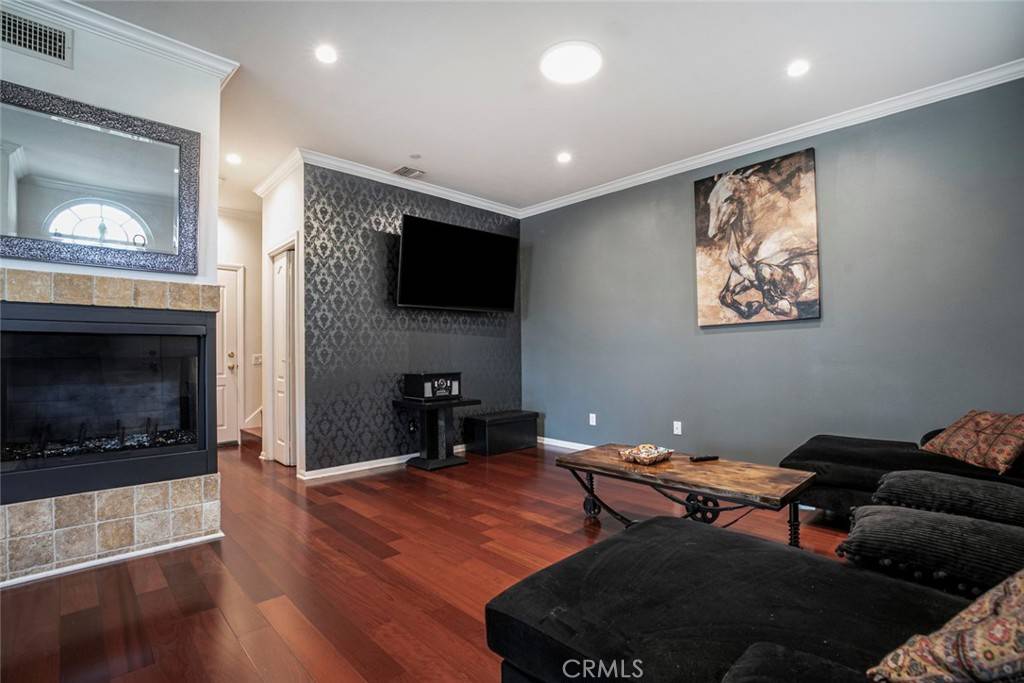 Sun Valley, CA 91352,9360 Sunland Park DR #3