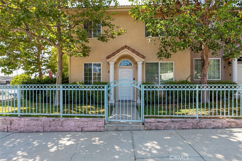 Sun Valley, CA 91352,9360 Sunland Park DR #3