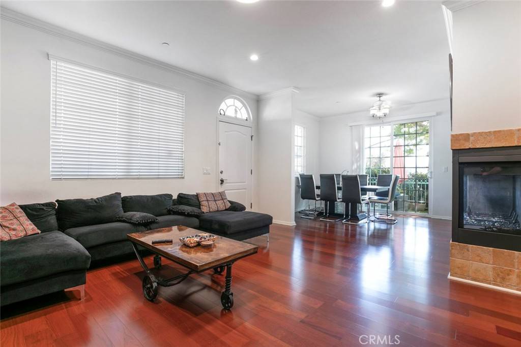 Sun Valley, CA 91352,9360 Sunland Park DR #3