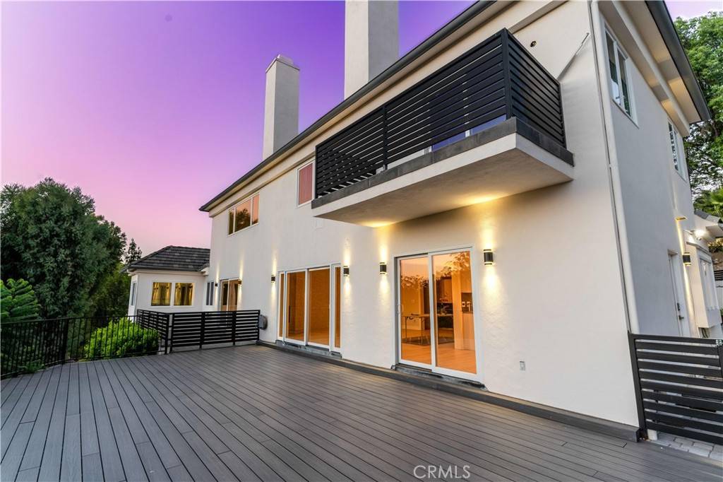 Tarzana, CA 91356,4918 Calvin AVE