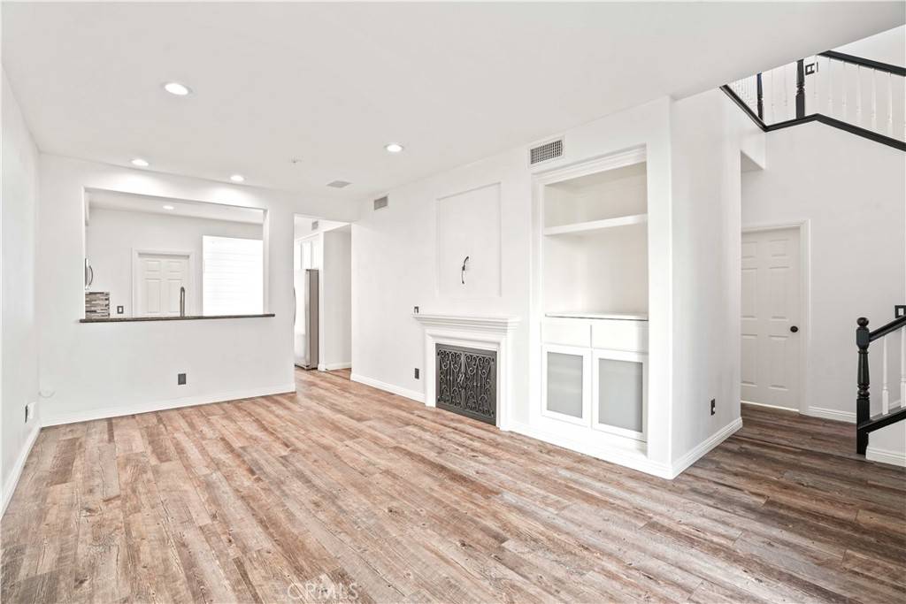 Valencia, CA 91354,28252 Canterbury CT