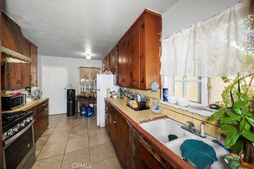 North Hollywood, CA 91606,11457 Oxnard ST
