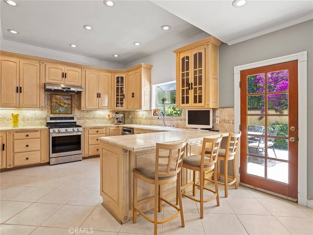 La Crescenta, CA 91214,5815 Irving AVE