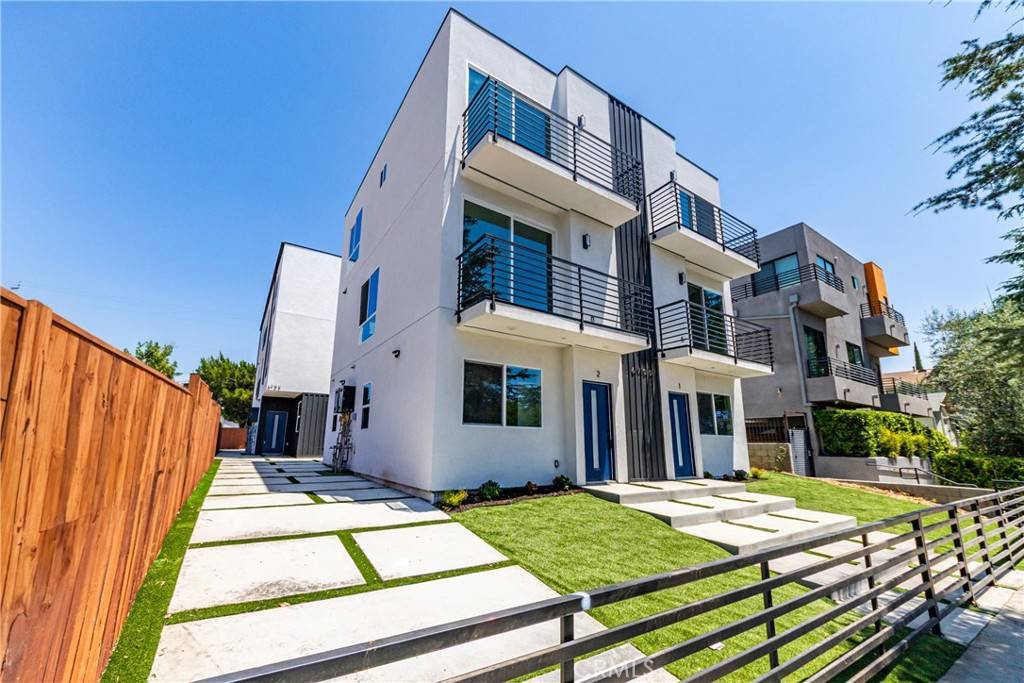 Van Nuys, CA 91406,6700 Balboa BLVD