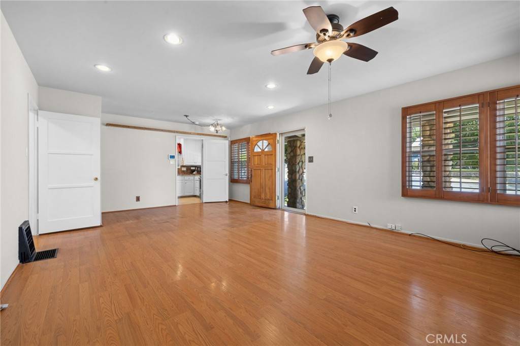 La Crescenta, CA 91214,3232 Brookhill St.