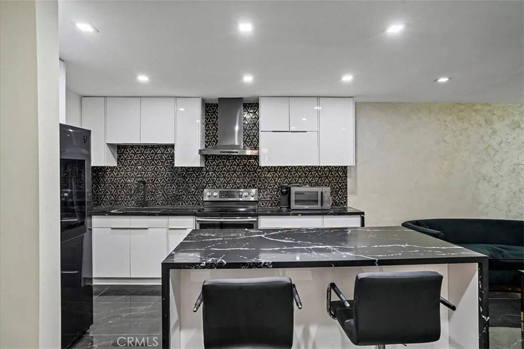 Valley Village, CA 91607,12720 Burbank BLVD #118