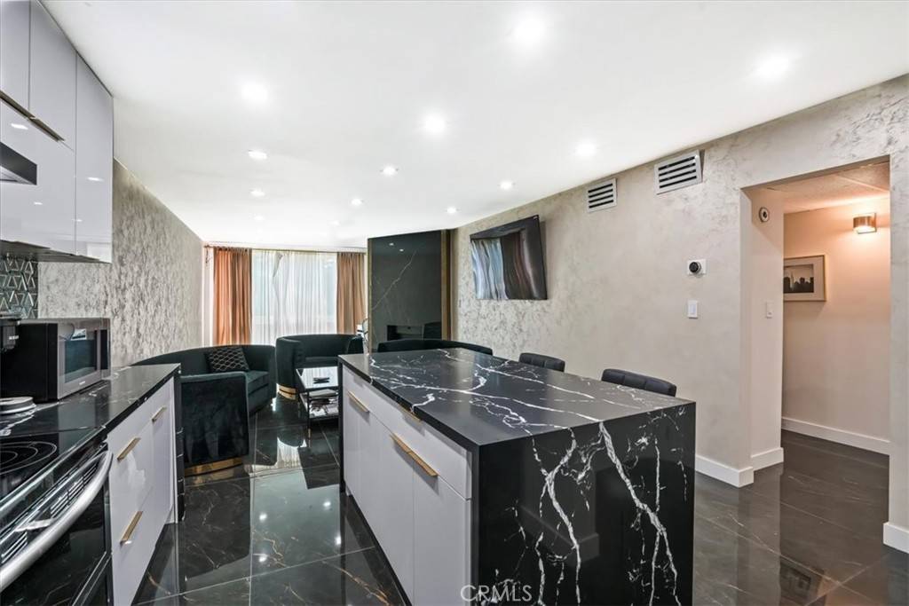Valley Village, CA 91607,12720 Burbank BLVD #118