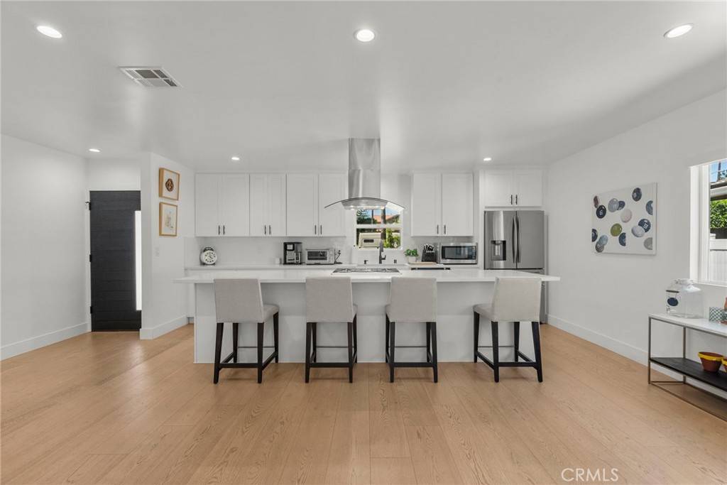 Lake Balboa, CA 91406,17048 Sherman WAY