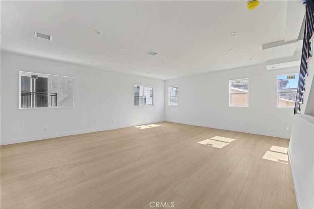 Los Angeles, CA 90004,4511 Rosewood AVE #1/2