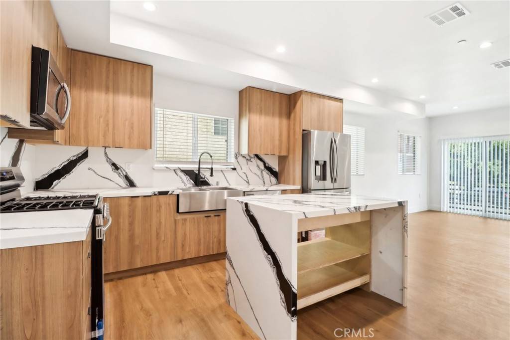 Los Angeles, CA 90019,4512 St Elmo DR