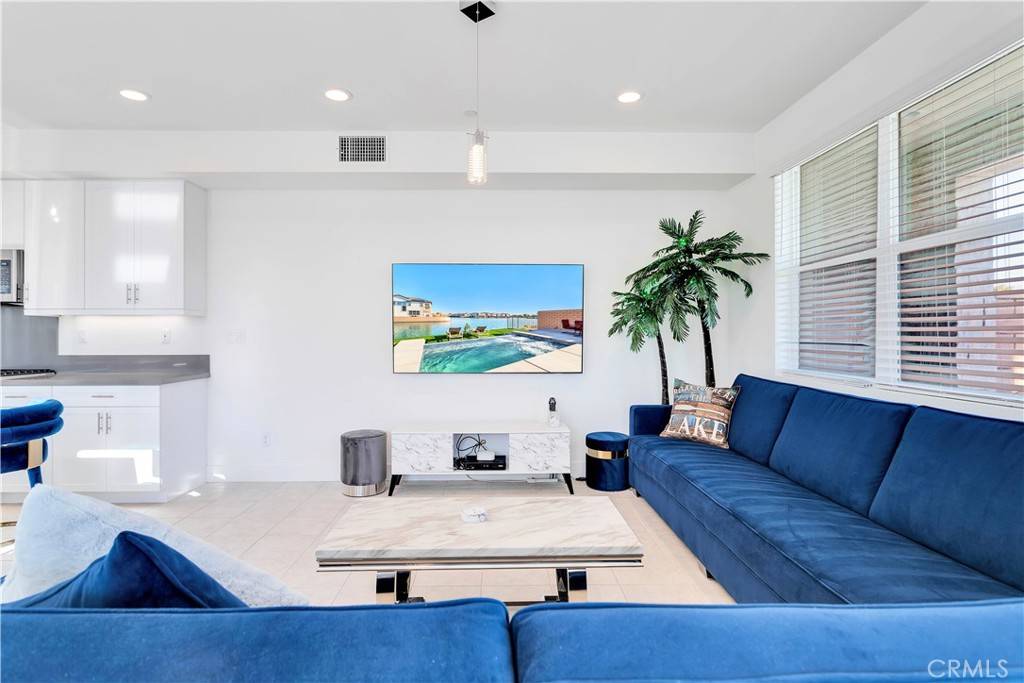 Indio, CA 92203,43180 Portuale CT