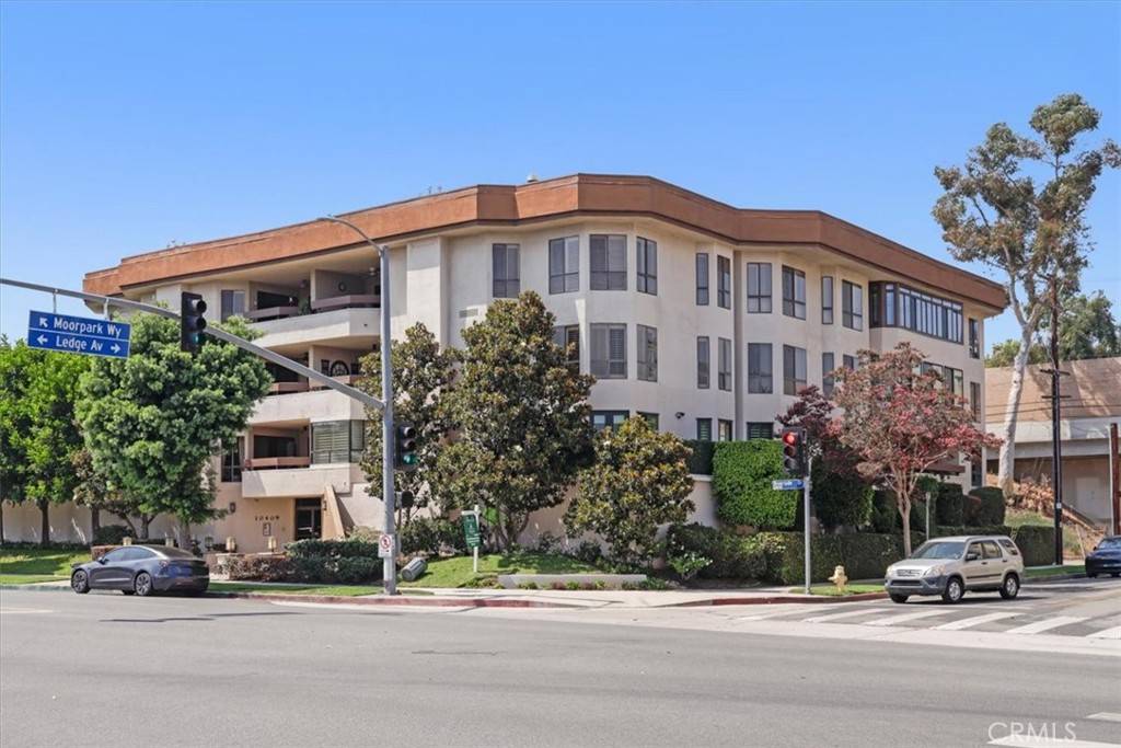 Toluca Lake, CA 91602,10409 Riverside DR #203