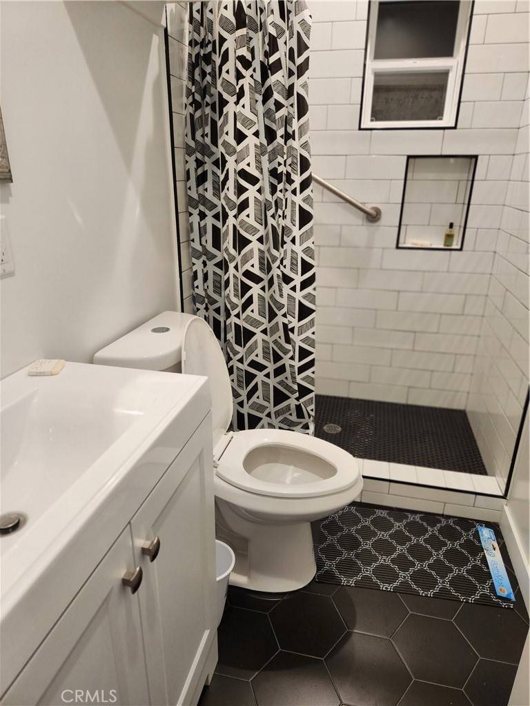 Tujunga, CA 91042,10710 Helendale AVE