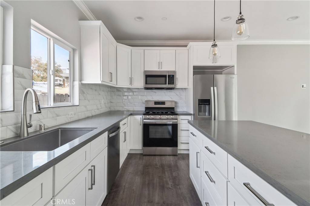 Van Nuys, CA 91401,14006 Bessemer St