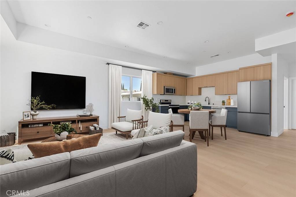 Los Angeles, CA 90034,2637 S Garth AVE