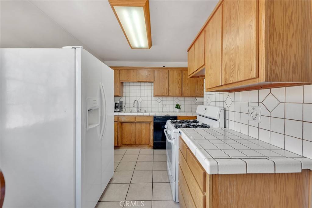 Lancaster, CA 93535,44238 3rd ST E