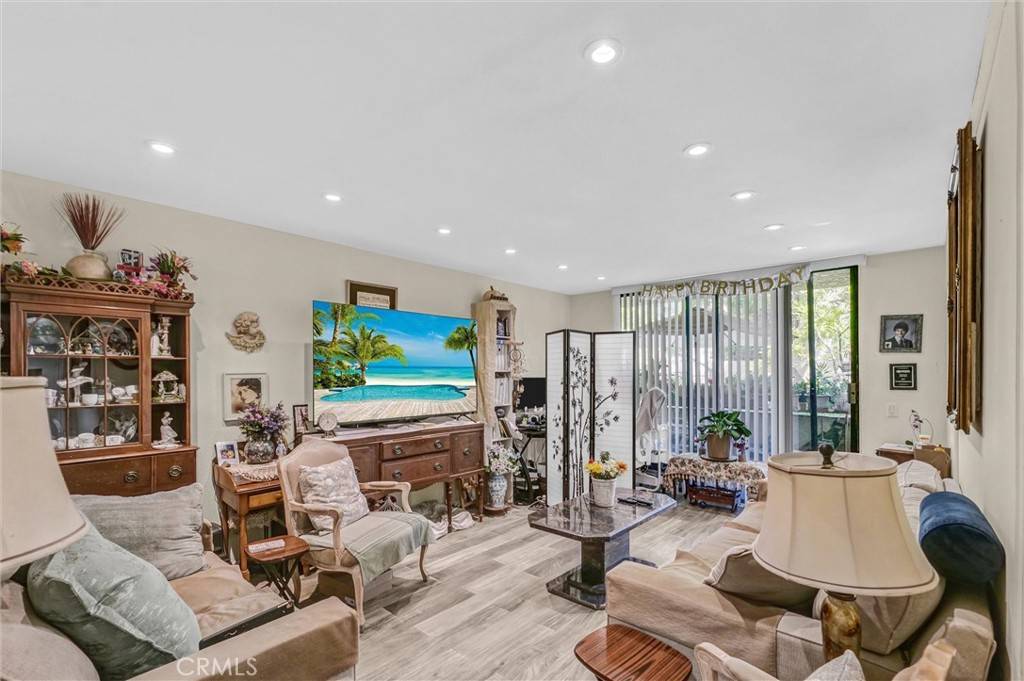 Los Angeles, CA 90042,4040 Via Marisol # 123