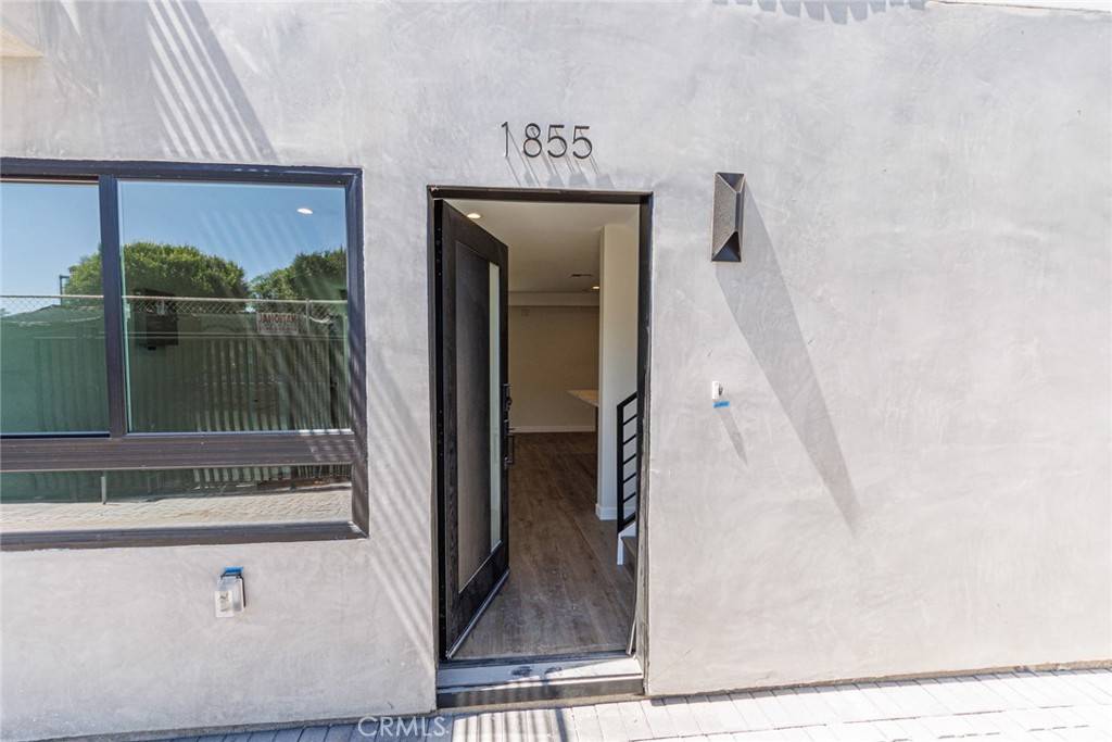 Los Angeles, CA 90019,1855 Crenshaw BLVD