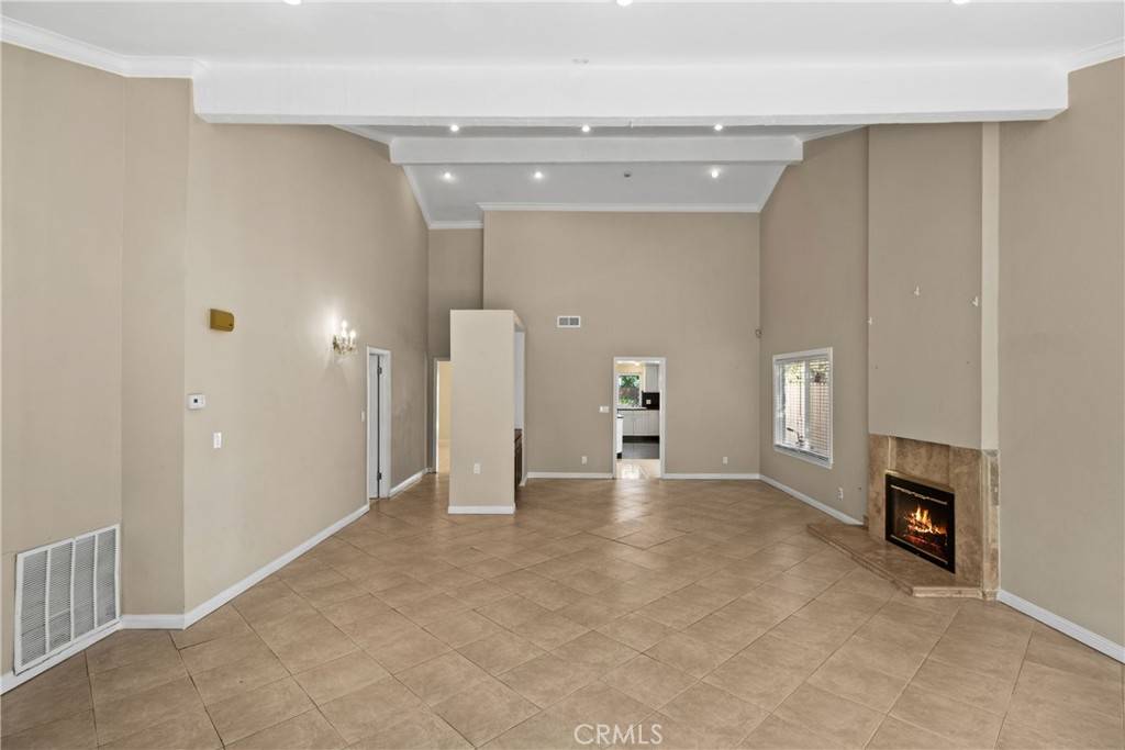 Tarzana, CA 91335,18123 Delano ST