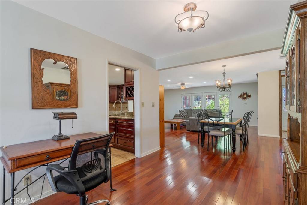 La Crescenta, CA 91214,4620 Willalee