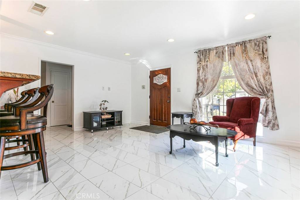 North Hollywood, CA 91605,7419 Kraft